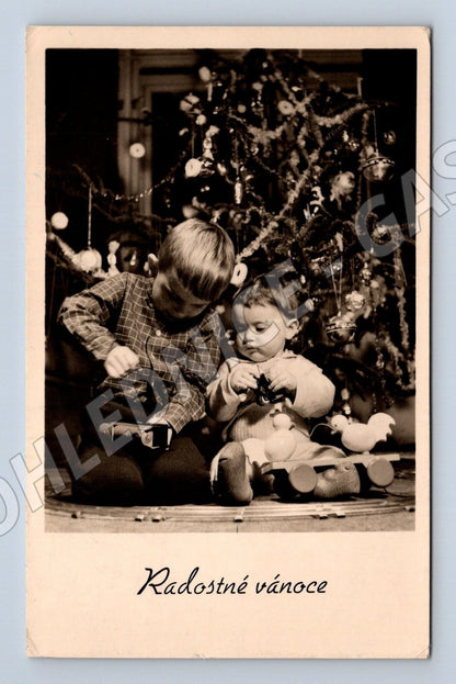 Pohlednice Československo Vánoce děti u stromečku 1960 (M25738)