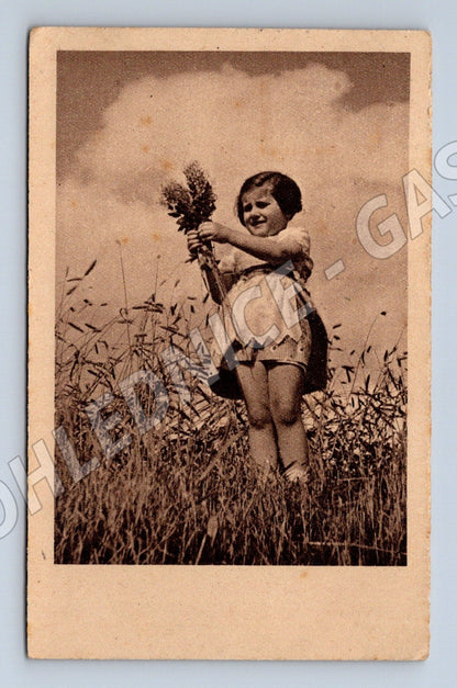 Pohlednice Německo dívka s květinami 1941 (M25821)