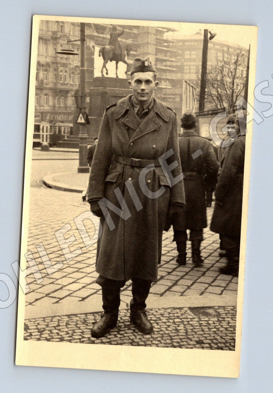 Stará fotografie Praha muž v uniformě (M26188)