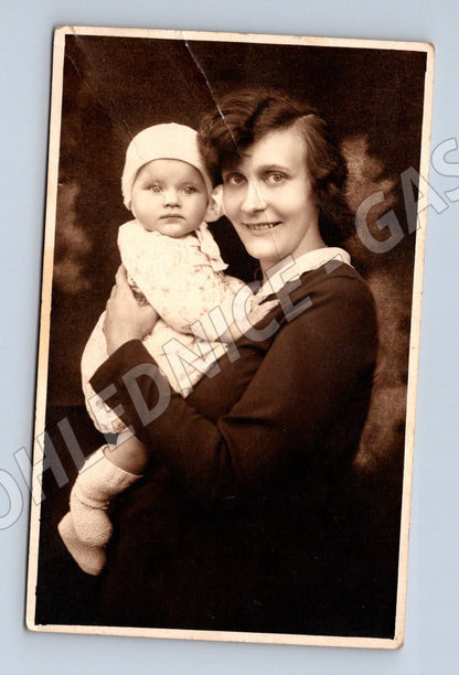 Pohlednice Kyjov matka s dítětem 1931 (M26204)