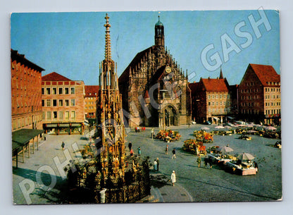 Pohlednice Německo Norimberk Hauptmarkt kostel a kašna (M26480)