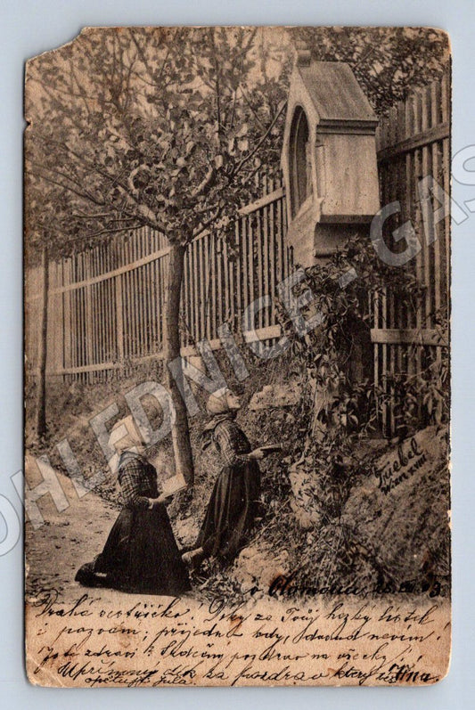 Postcard of a girl in traditional costume Czech Republic (M2673)