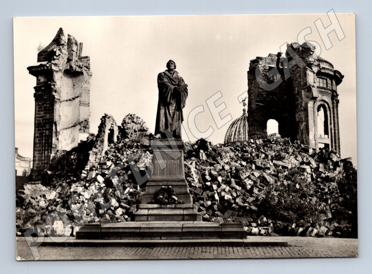 Pohlednice Německo Drážďany Lutherův pomník ruiny 1985 (M26833)
