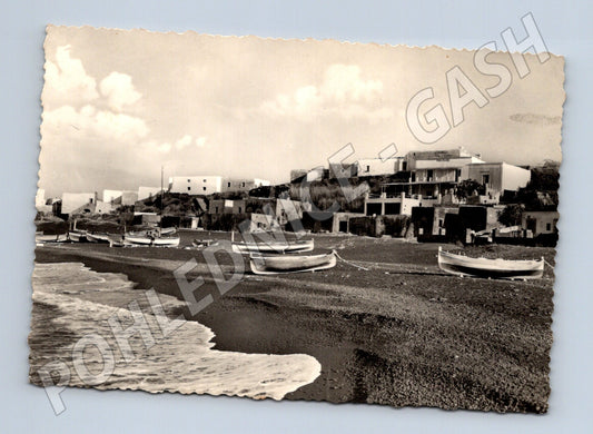 Pohlednice Itálie Stromboli pláž s loděmi 1957 (M26859)