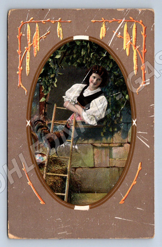 Postcard woman in traditional costume with Easter rooster (M2777)