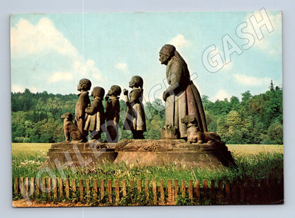 Pohlednice Babiččino údolí pomník Babičky s dětmi (M27841)