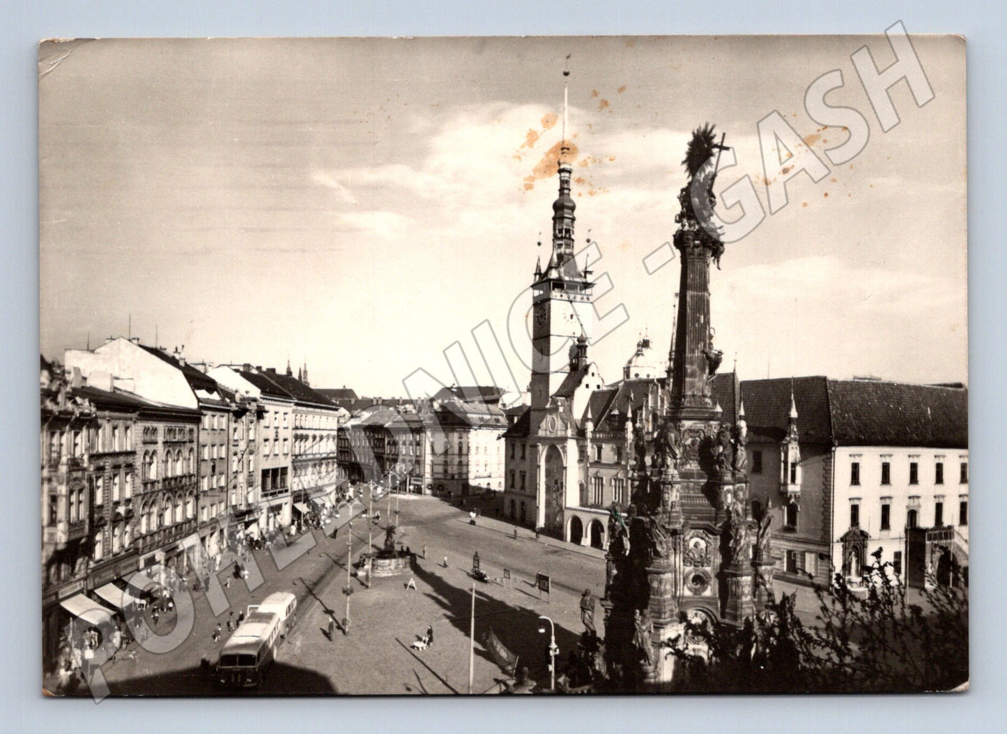 Pohlednice Olomouc náměstí s radnicí a sloupem 1965 (M28269)