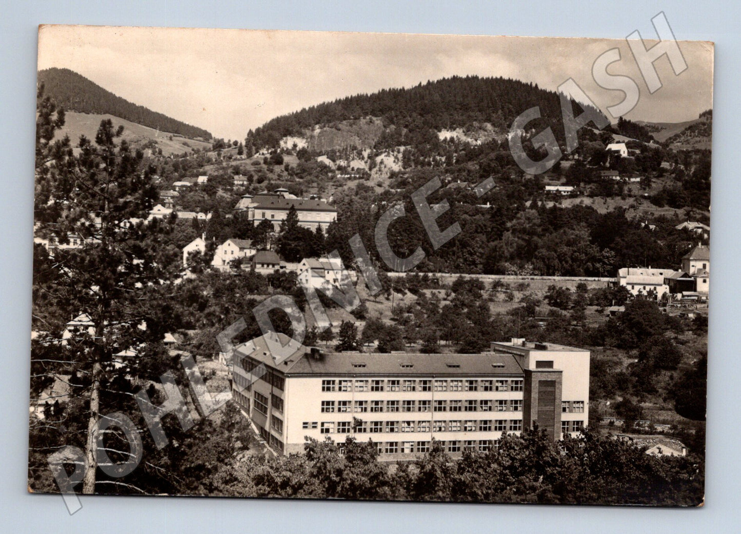 Pohlednice Slovensko Banská Štiavnica škola 1970 (M28517)