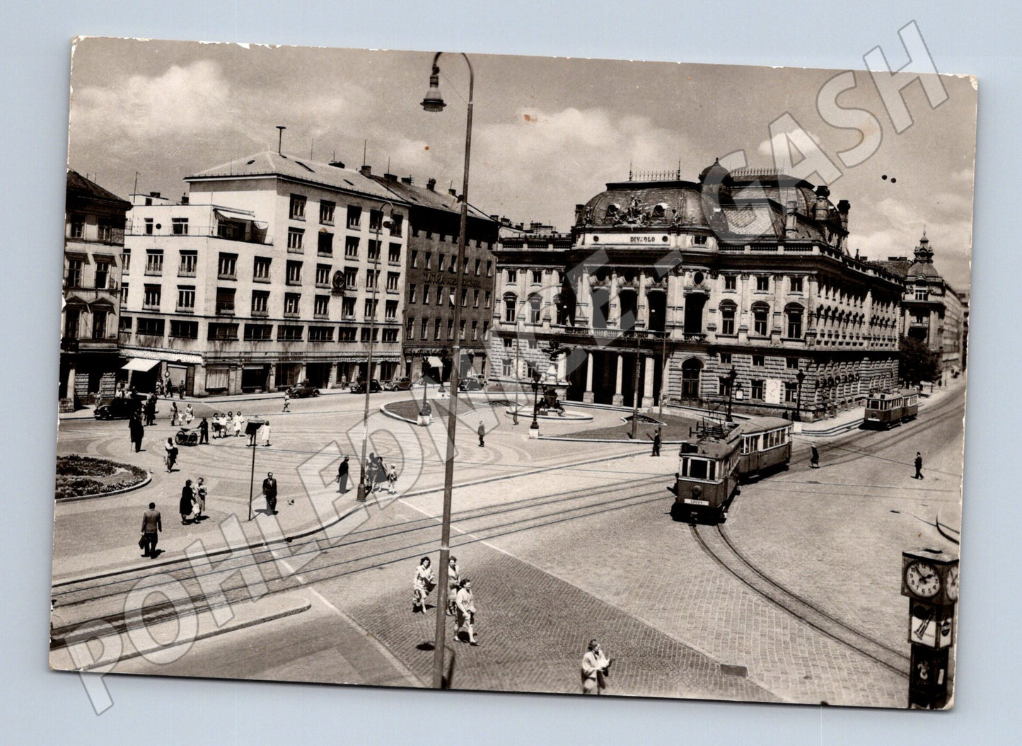 Pohlednice Bratislava Hviezdoslavovo náměstí a divadlo (M28525)