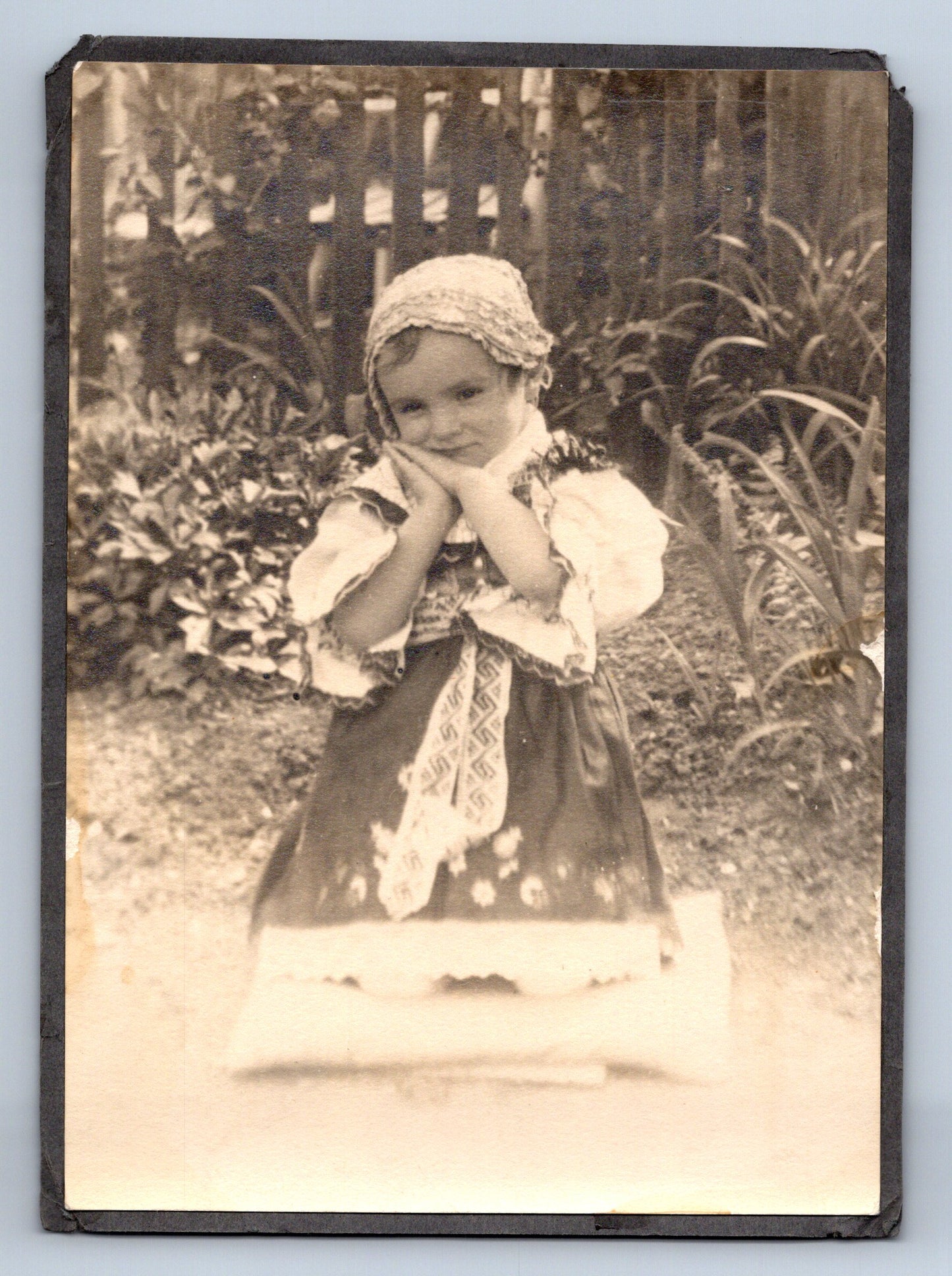 Stará fotografie dítě v kroji (M28532)