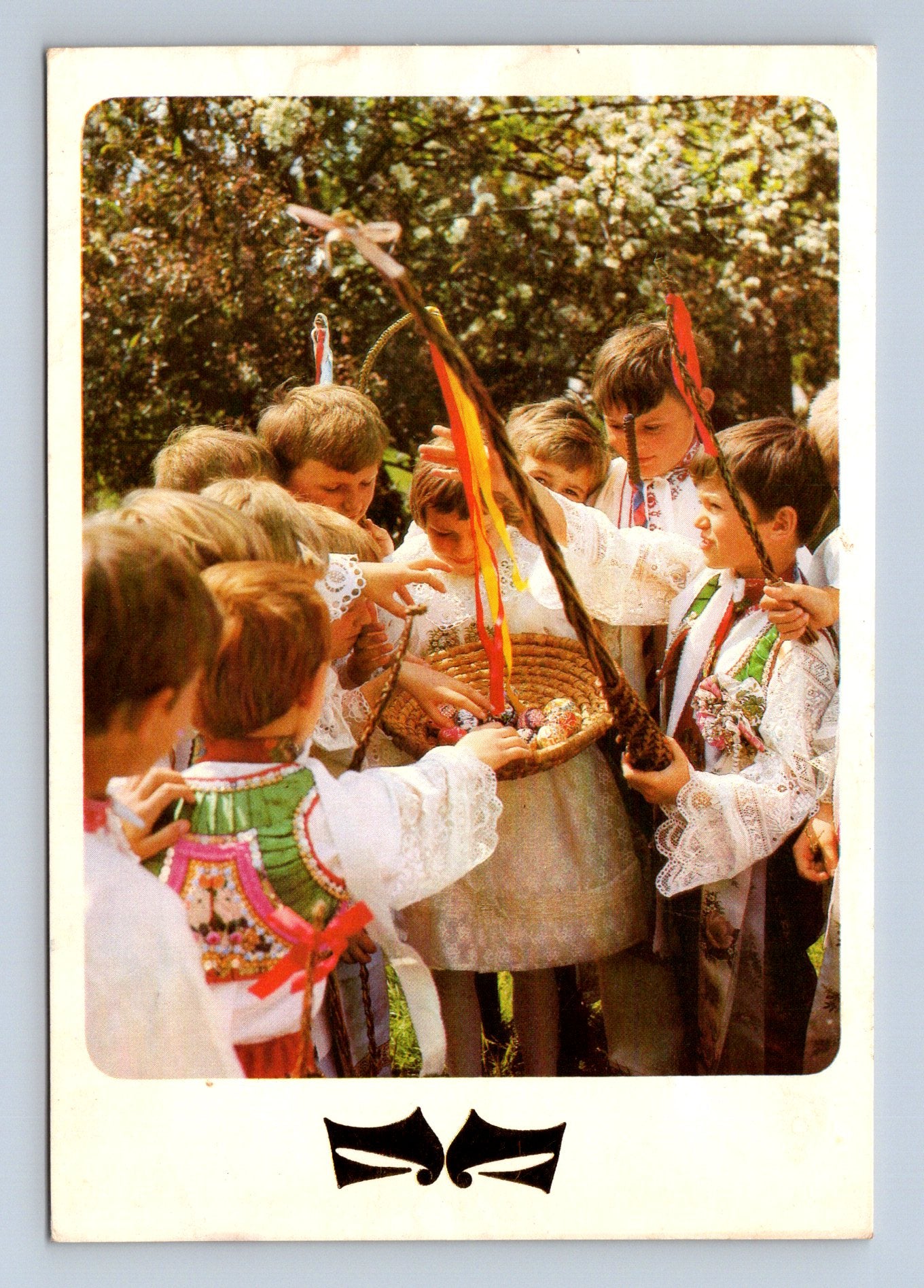 Pohlednice folklór tanec májka 1982 (M28542)