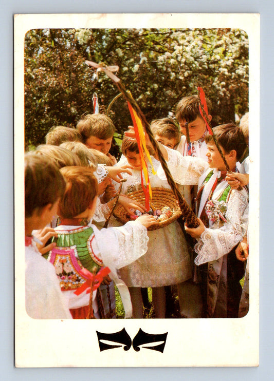 Pohlednice folklór tanec májka 1982 (M28542)