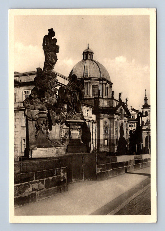 Pohlednice Praha Křižovnický klášter a socha (M28946)