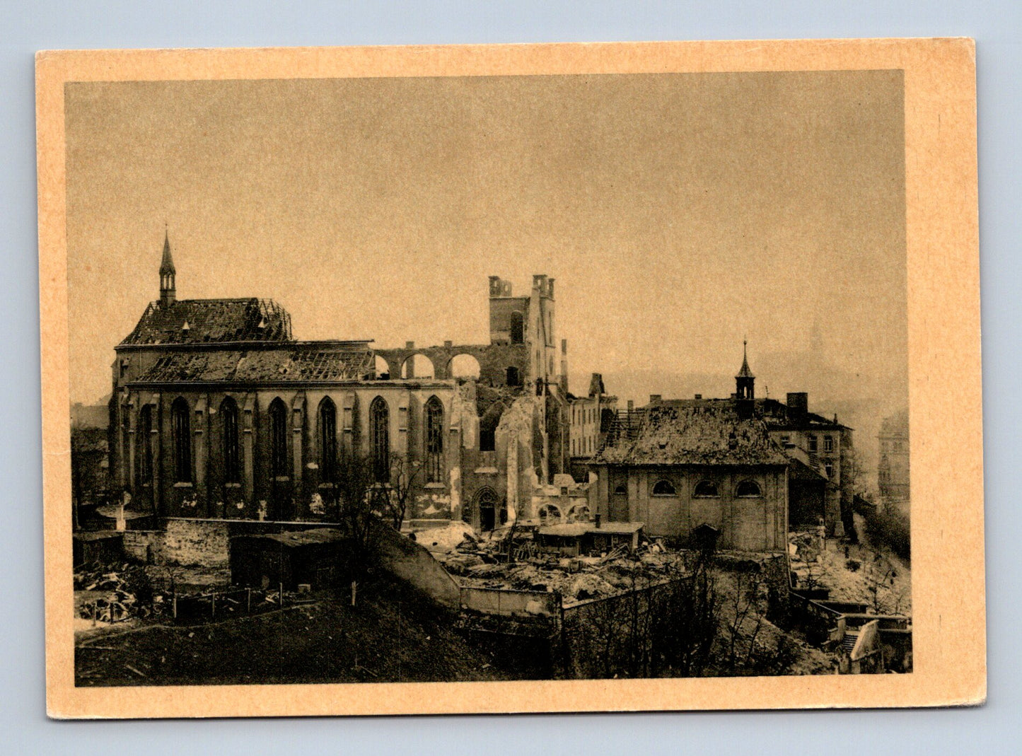 Pohlednice Praha Emauzský kostel po bombardování 1945 (M28953)