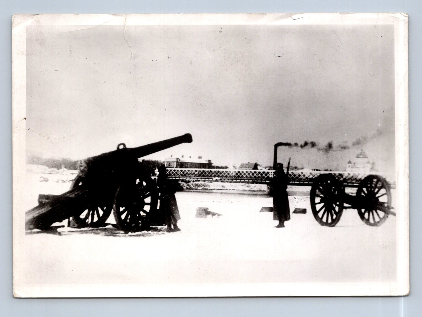 Stará fotografie vojáci s kanónem v zasněžené krajině (M29174)