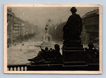 Pohlednice Praha Václavské náměstí po bojích (M29181)