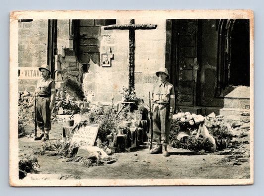 Pohlednice Praha symbolický hrob bojovníků 1945 (M29187)