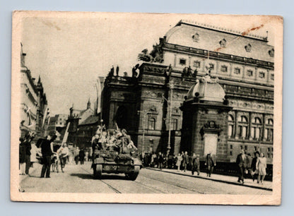 Pohlednice Praha ruský tank u Národního divadla (M29188)