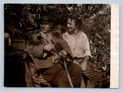Stará fotografie L. Pešek (herec) a muž v přírodě (M29263)