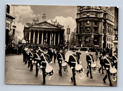 Pohlednice Velká Británie Londýn vojenská paráda 1965 (M29404)
