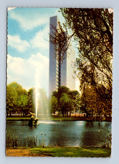 Pohlednice Německo Düsseldorf Thyssen-Haus fontána 1968 (M29511)