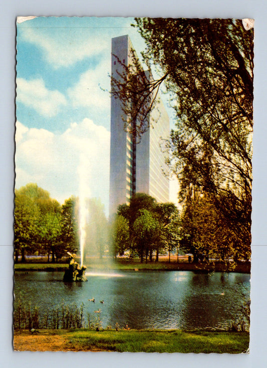Pohlednice Německo Düsseldorf Thyssen-Haus fontána 1968 (M29511)