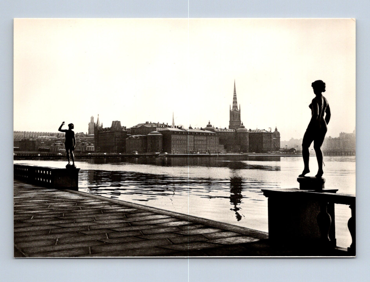 Pohlednice Švédsko Stockholm pohled na město sochy 1965 (M29623)