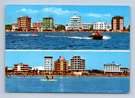 Pohlednice Itálie Bibione Lido pláž a budovy 1965 (M29688)