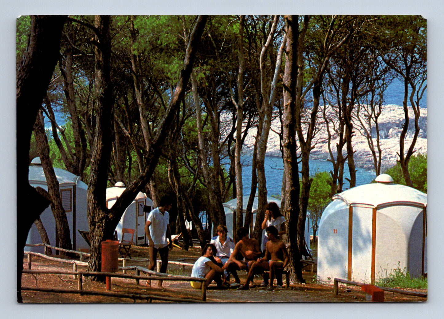 Pohlednice Itálie Tremiti kemping bungalovy 1981 (M29735)