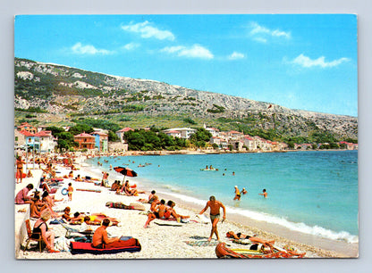 Pohlednice Jugoslávie Baška pláž s lidmi 1987 (M29801)