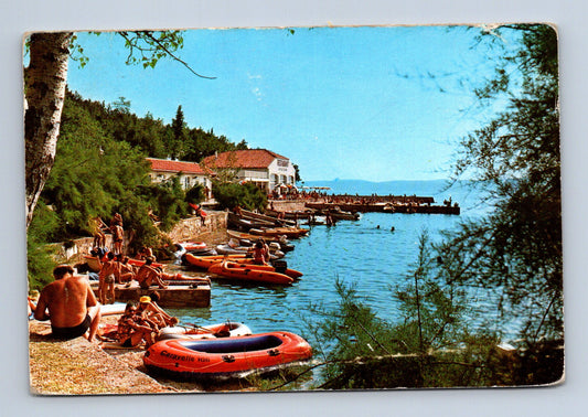 Pohlednice Chorvatsko pobřežní scéna s koupajícími se lidmi (M29811)