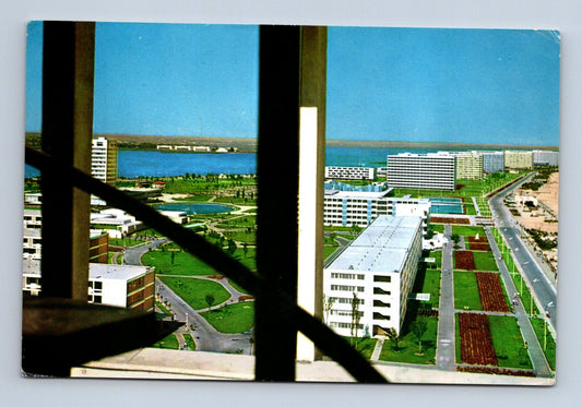 Pohlednice Rumunsko moderní město u vody (M29890)