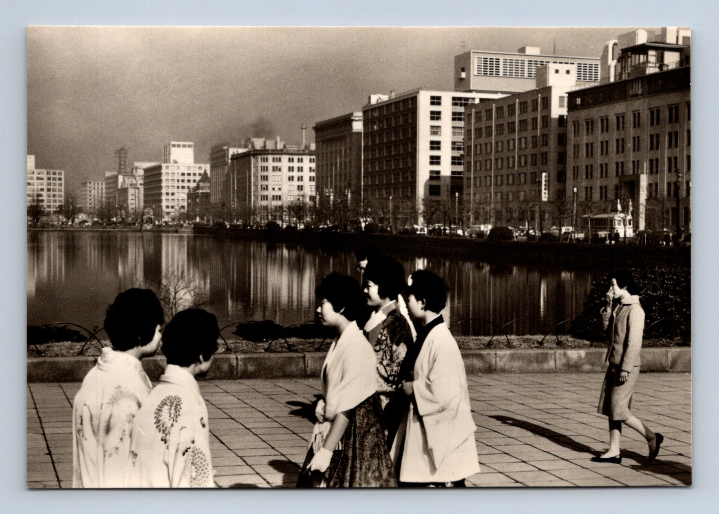 Pohlednice Japonsko Tokio ženy v kimonech 1965 (M30013)
