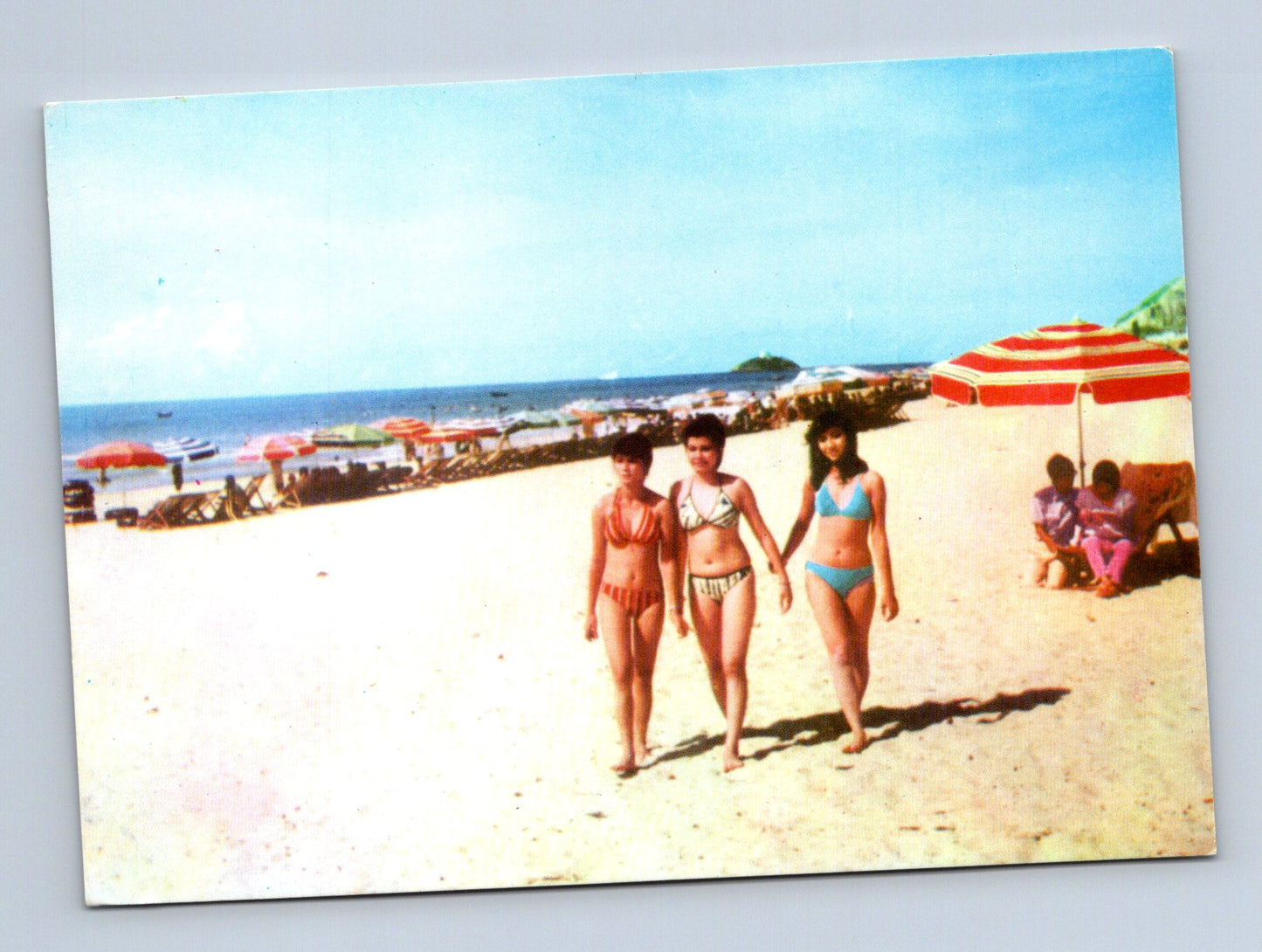 Pohlednice Vietnam Thuy Van Beach Vung Tau ženy v plavkách (M30029)