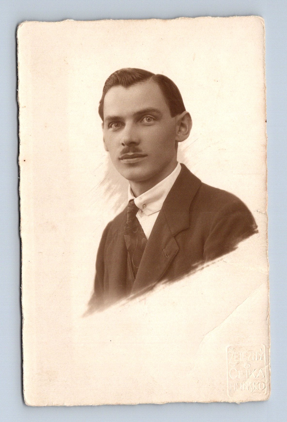 Pohlednice portrét muže s knírkem hlinsko(M30097)