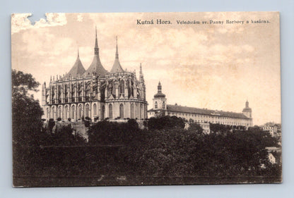 Pohlednice Kutná Hora Velechrám sv. Barbory a kasárna 1925 (M30126)