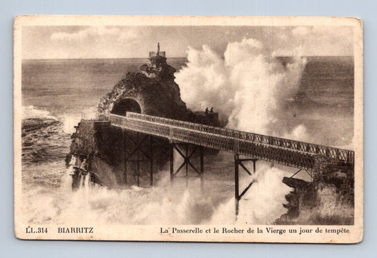 Pohlednice Francie Biarritz bouře u skály Panny Marie (M30195)