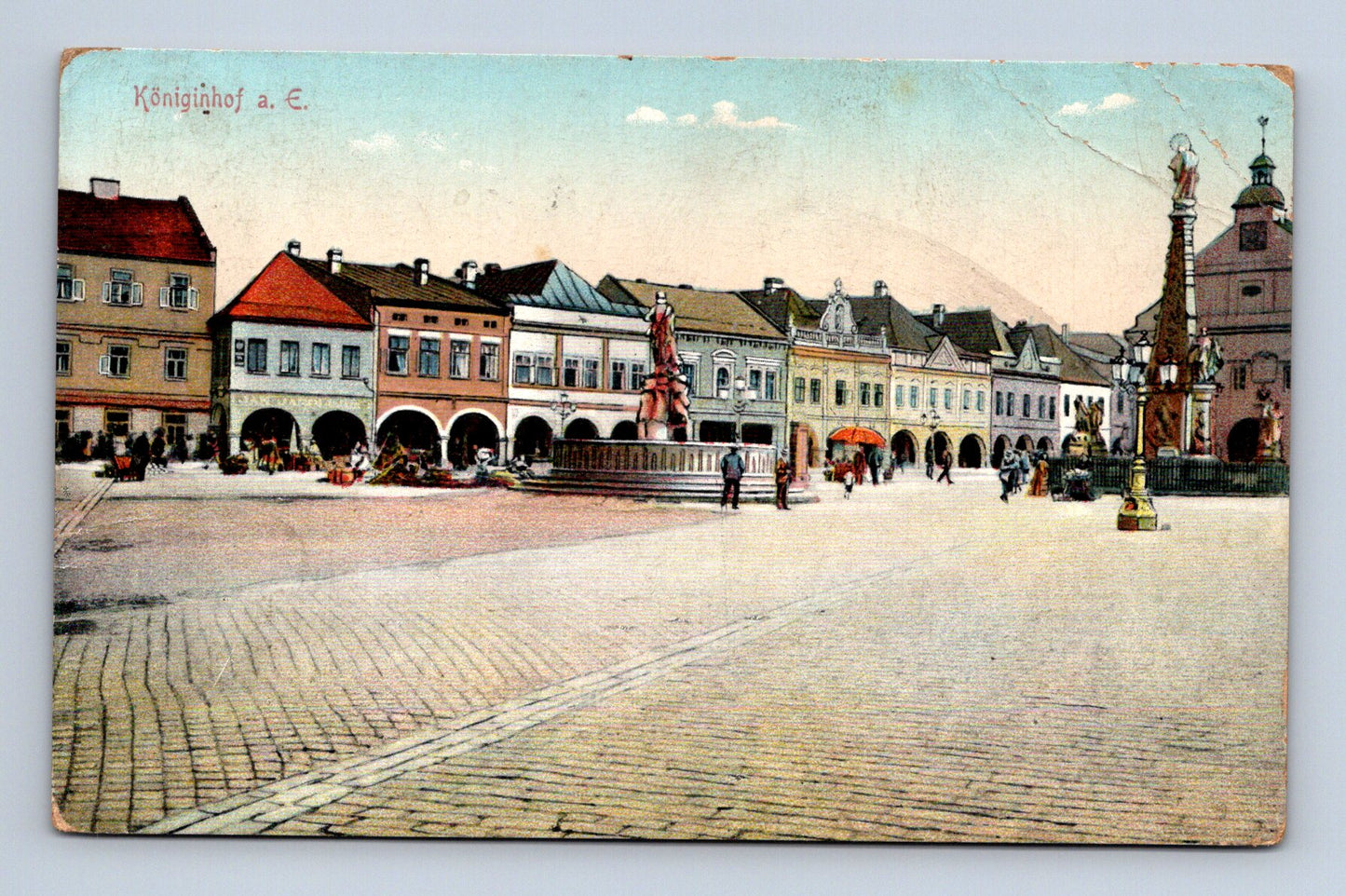 Pohlednice Dvůr Králové náměstí s kašnou 1915 (M30297)