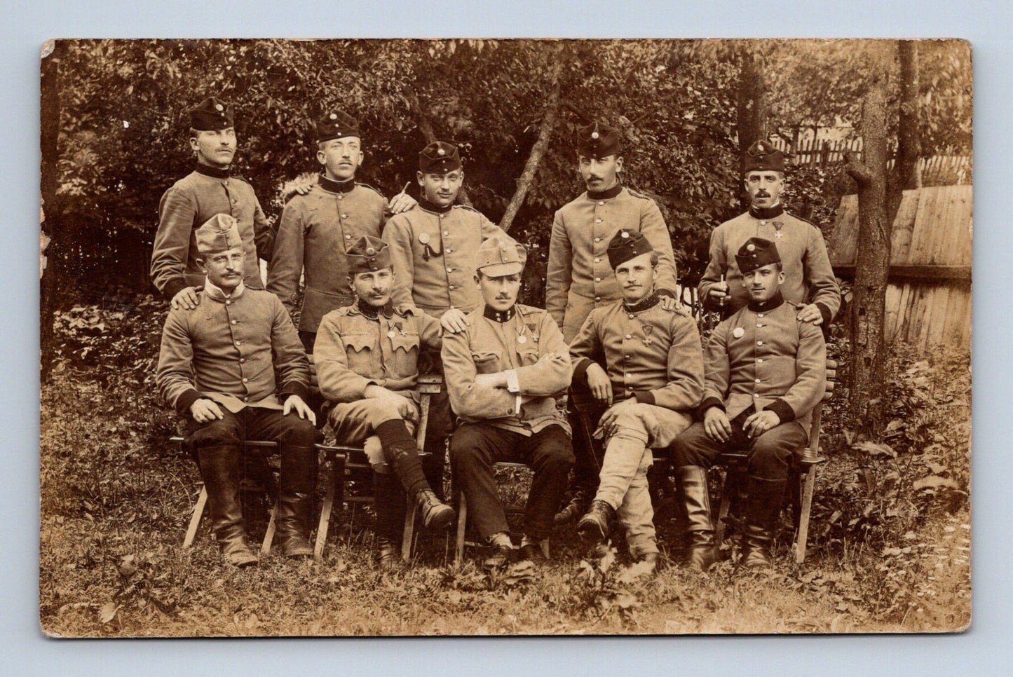 Pohlednice vojáci v uniformách skupinové foto (M30347)
