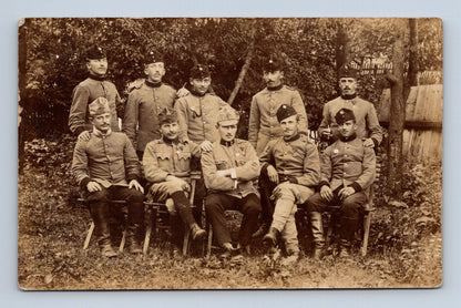 Pohlednice vojáci v uniformách skupinové foto (M30347)