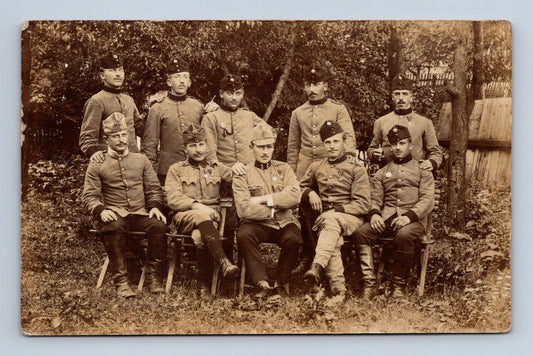 Pohlednice vojáci v uniformách skupinové foto (M30347)