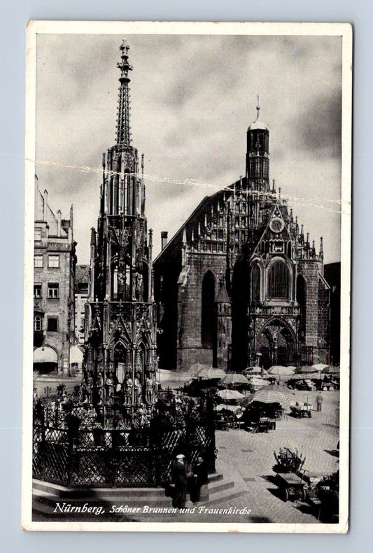 Pohlednice Německo Norimberk Schöner Brunnen a Frauenkirche (M30427)