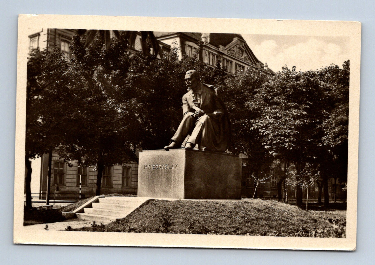 Pohlednice Slovensko Bratislava Pomník P. O. Hviezdoslava (M30489)