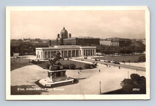 Pohlednice Rakousko Vídeň Heldendenkmal s muzeem (M30536)