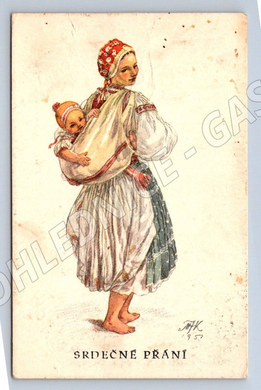 Postcard woman in traditional costume with child M Fischerová Kvěchová (M3056)