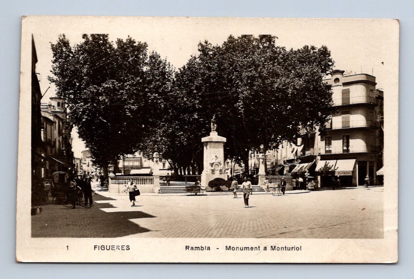 Pohlednice Španělsko Figueres Rambla Monument a Monturiol (M30587)