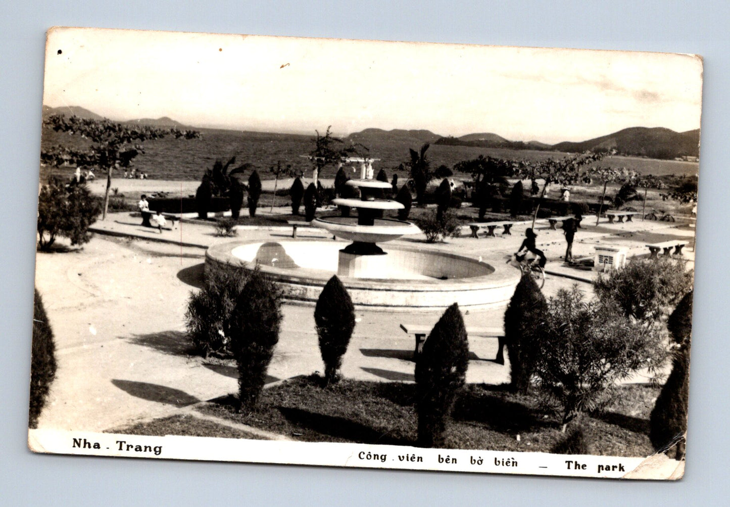 Pohlednice Vietnam Nha Trang park s fontánou (M30594)