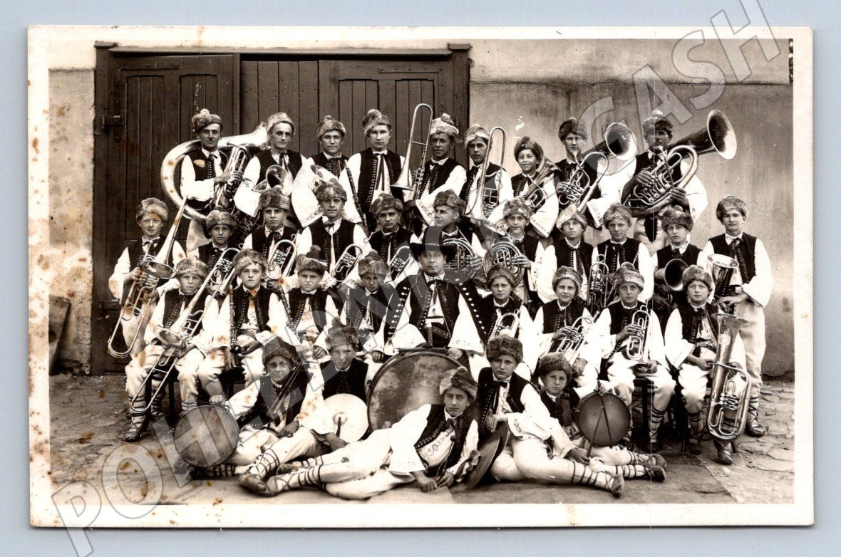 Postcard Wallachian boys' band Hukvaldy 1937 (M3083)
