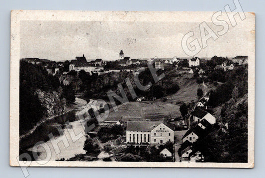 Pohlednice městská krajina s tiskárnou u řeky, cca 1930 (M30857)