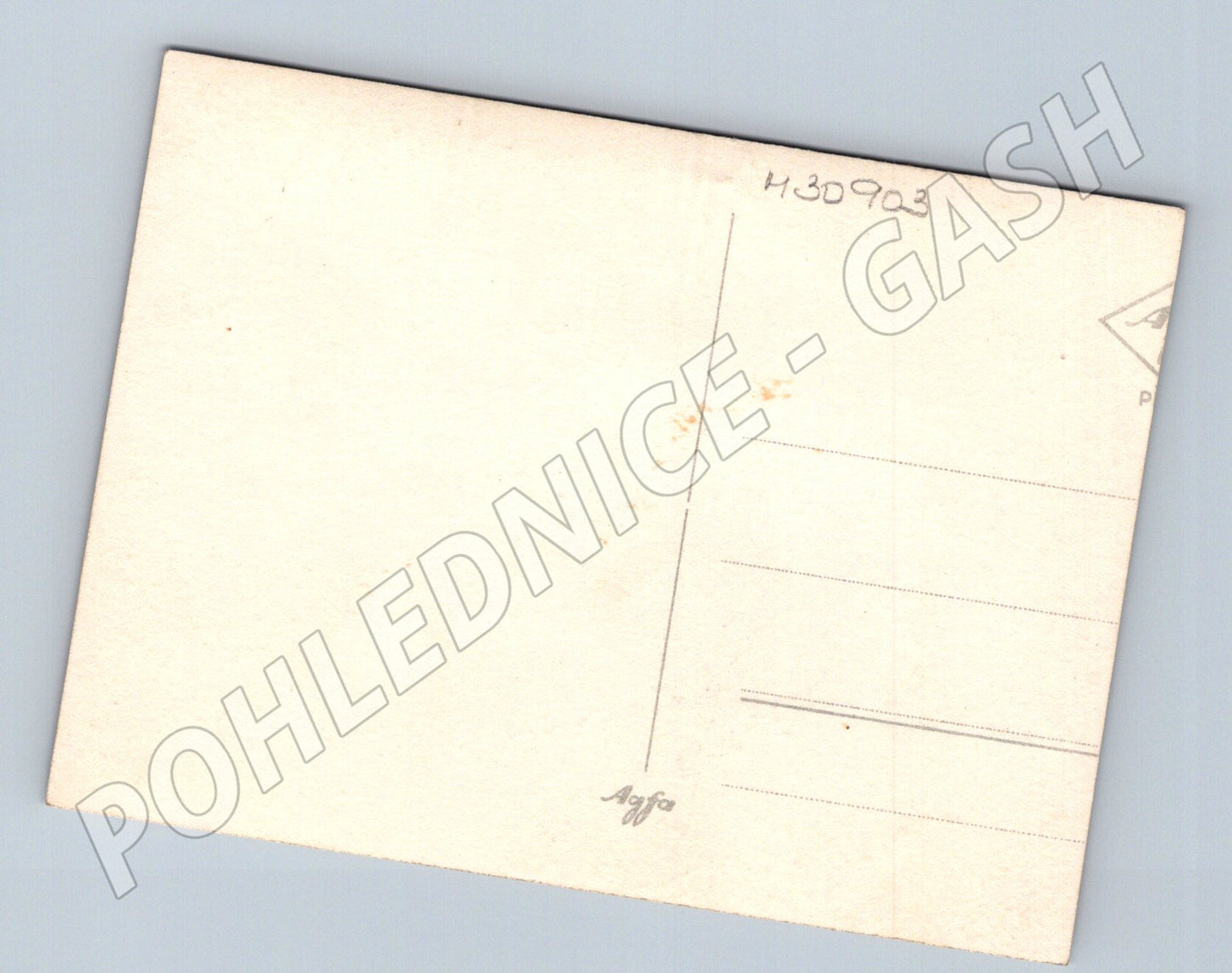 Pohlednice osoby před domy Hatase (M30903)